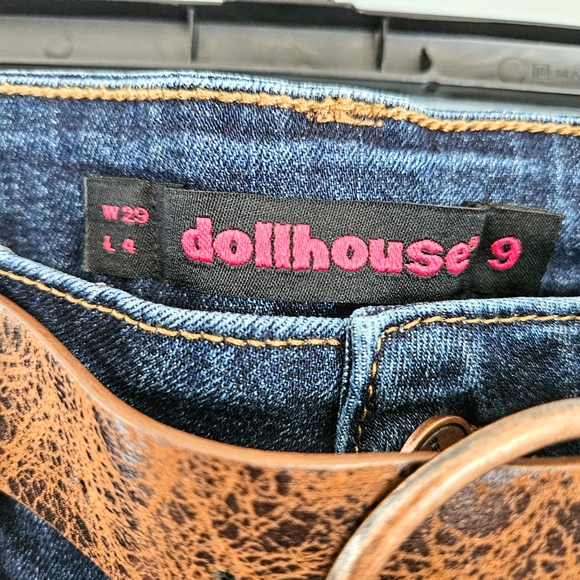 Dollhouse Junior's Denim Ripped Wide Belt Folded Hem Stretchy Mid-Waisted Shorts - Picture 5 of 6